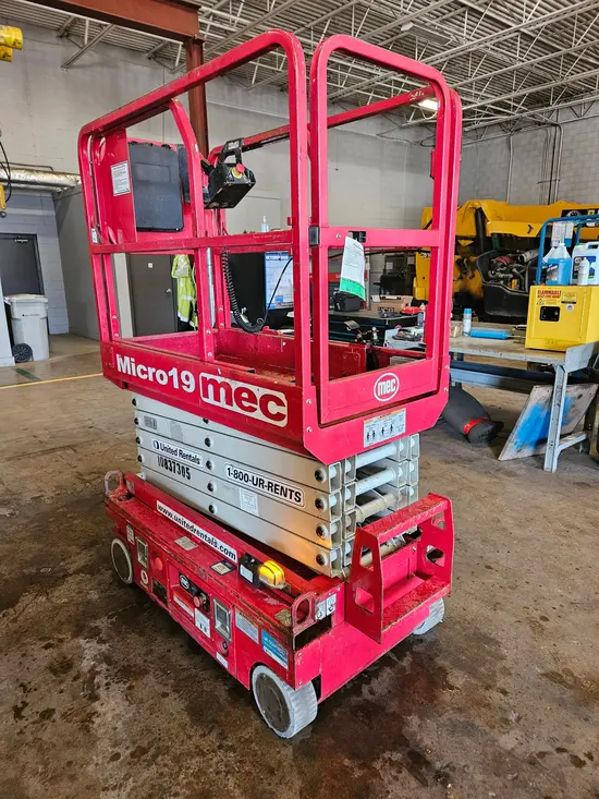 2018 MEC MICRO 19 Scissor Lift