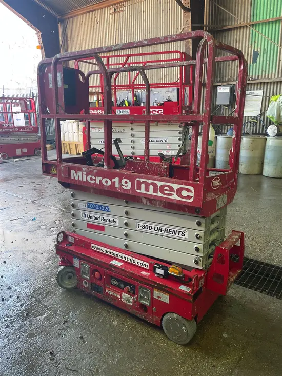 2018 MEC MICRO 19 Scissor Lift