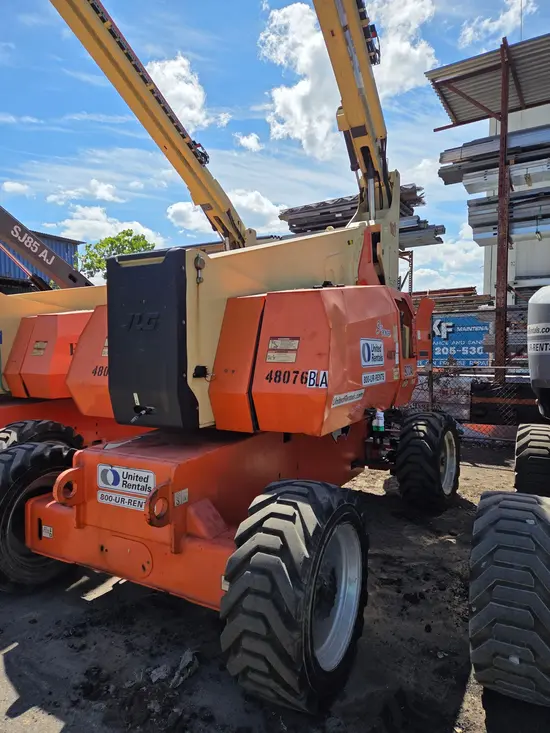 2017 JLG 800AJ Articulating Boom Lift