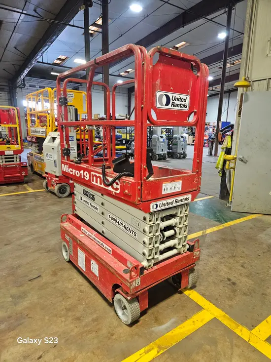2018 MEC MICRO 19 Scissor Lift