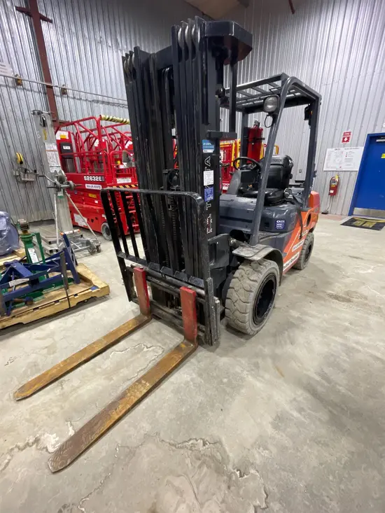 2019 Toyota 8FGU30 Warehouse Forklift