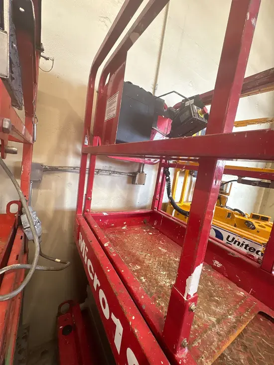 2019 MEC MICRO 19 Scissor Lift