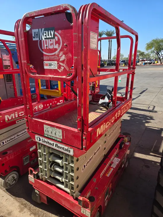 2018 MEC MICRO 19 Scissor Lift