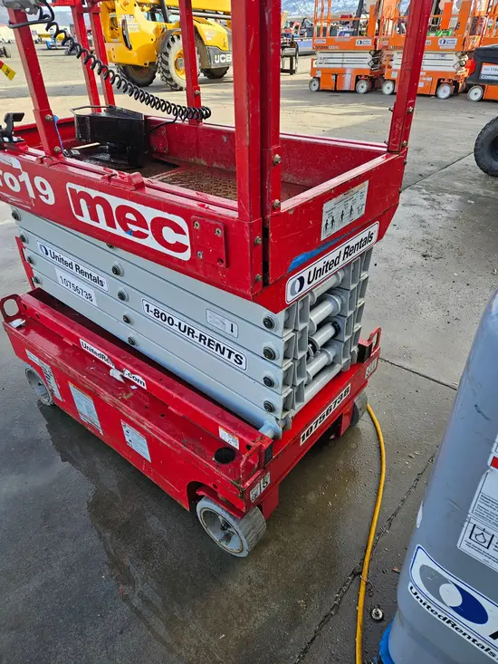 2018 MEC MICRO 19 Scissor Lift