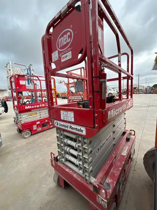 2019 MEC MICRO 19 Scissor Lift