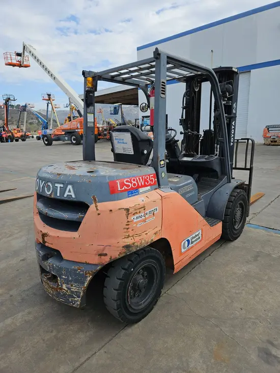 2016 Toyota 8FD35U Warehouse Forklift