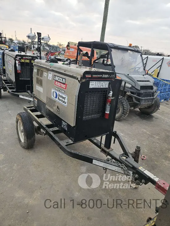 2021 Lincoln Electric VANTAGE 322 Welder
