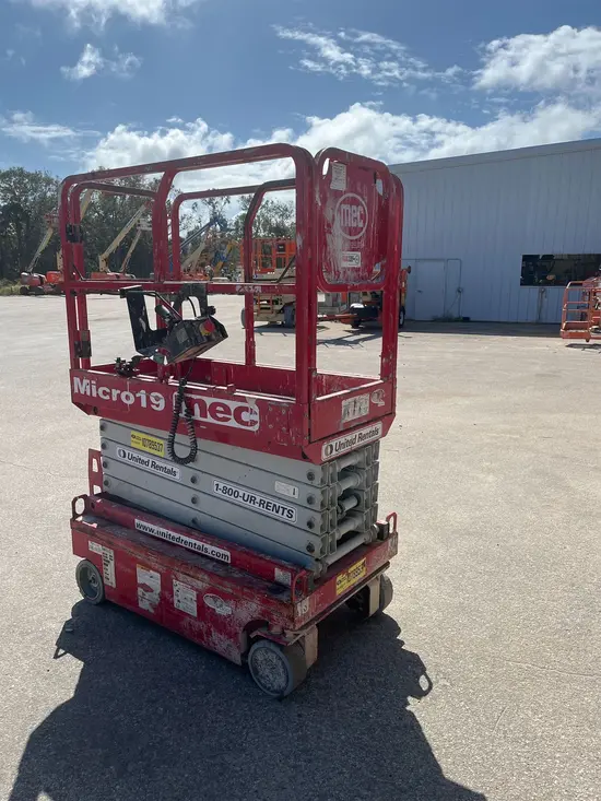 2018 MEC MICRO 19 Scissor Lift