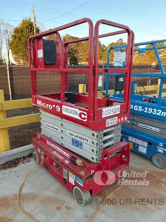 2019 MEC MICRO 19 Scissor Lift