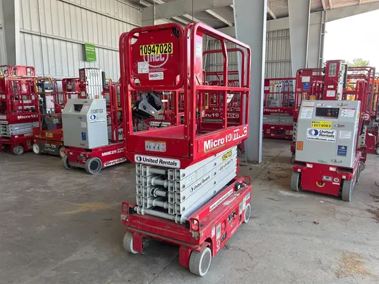 2019 MEC MICRO 19 Scissor Lift