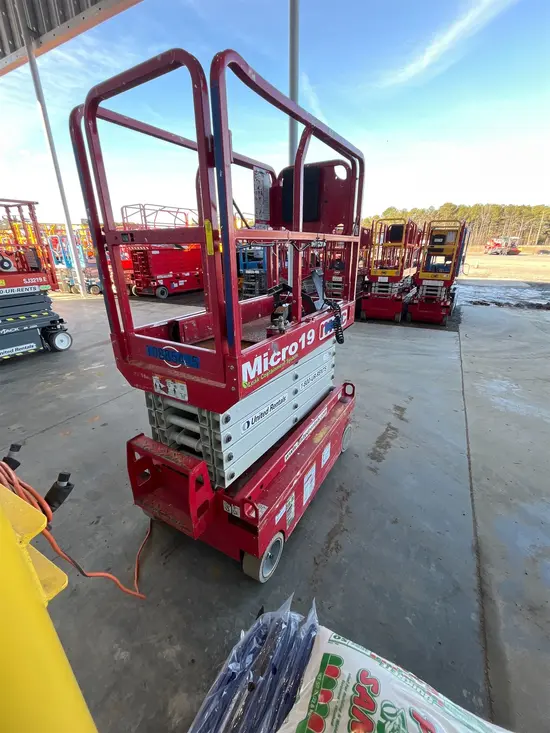 2019 MEC MICRO 19 Scissor Lift