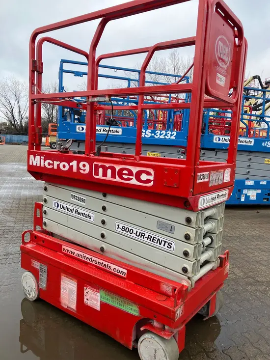 2018 MEC MICRO 19 Scissor Lift
