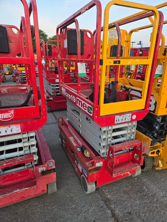 2019 MEC MICRO 19 Scissor Lift