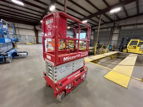 2019 MEC MICRO 19 Scissor Lift