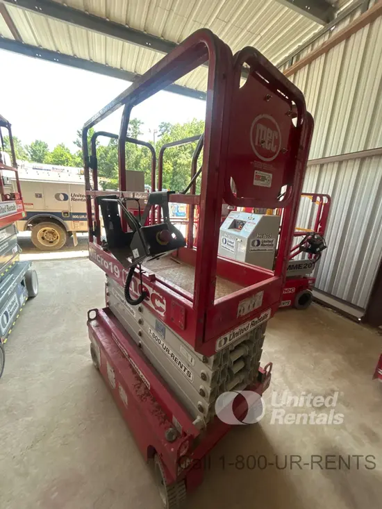 2018 MEC MICRO 19 Scissor Lift