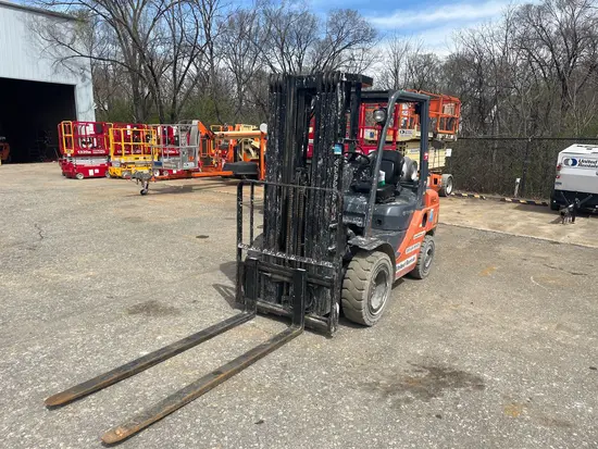 2019 Toyota 8FGU30 Warehouse Forklift
