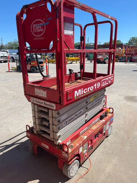 2020 MEC MICRO 19 Scissor Lift