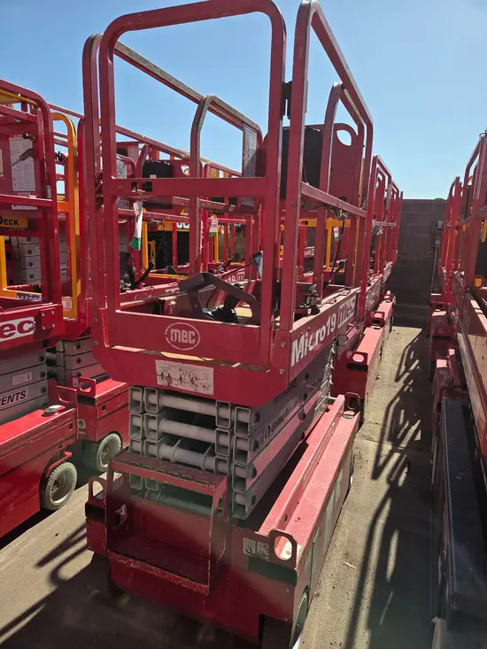2018 MEC MICRO 19 Scissor Lift