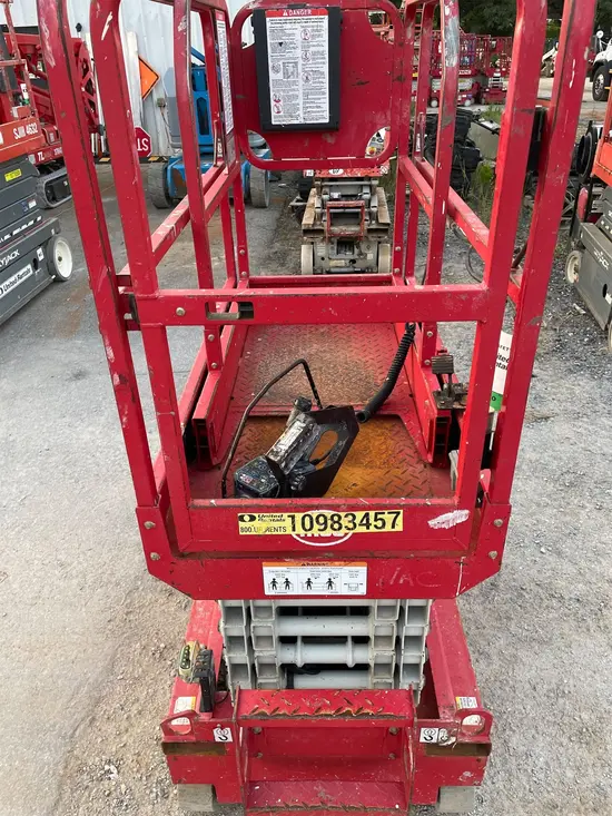 2019 MEC MICRO 19 Scissor Lift
