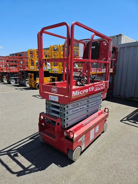 2019 MEC MICRO 19 Scissor Lift