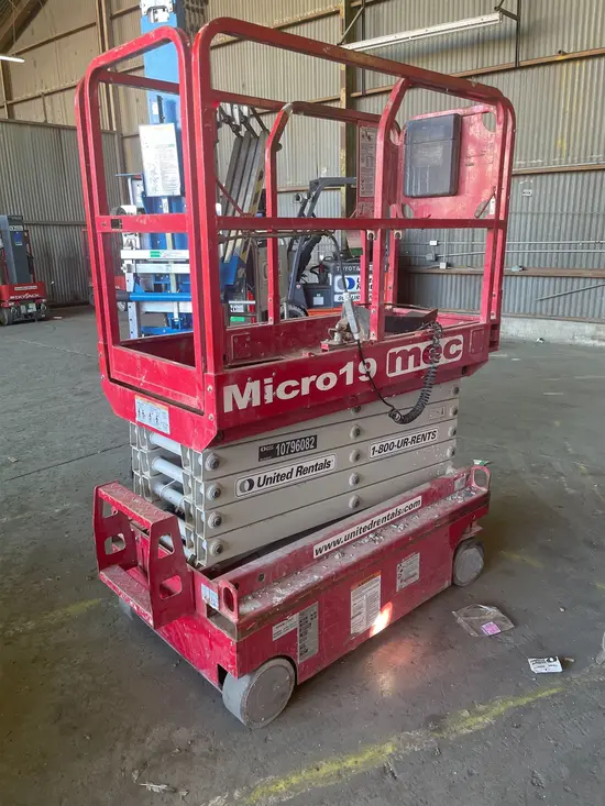 2018 MEC MICRO 19 Scissor Lift