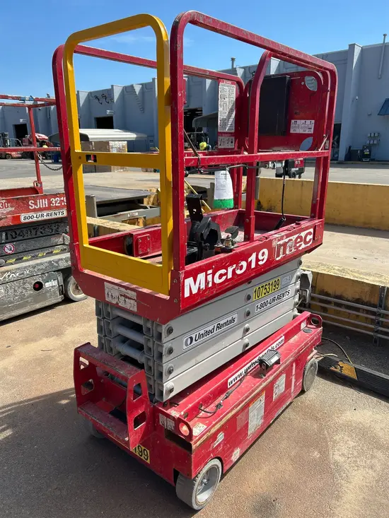 2018 MEC MICRO 19 Scissor Lift