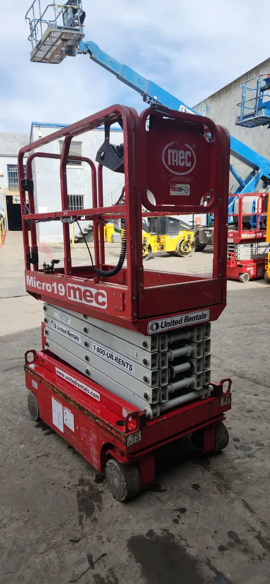 2018 MEC MICRO 19 Scissor Lift
