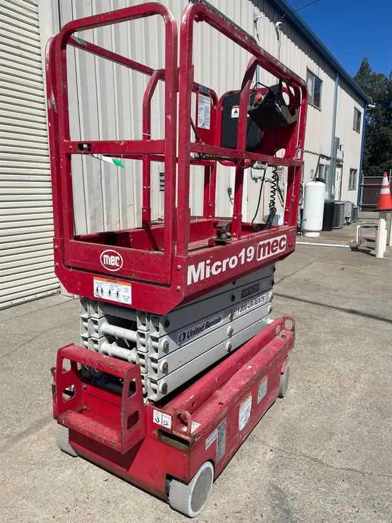 2018 MEC MICRO 19 Scissor Lift