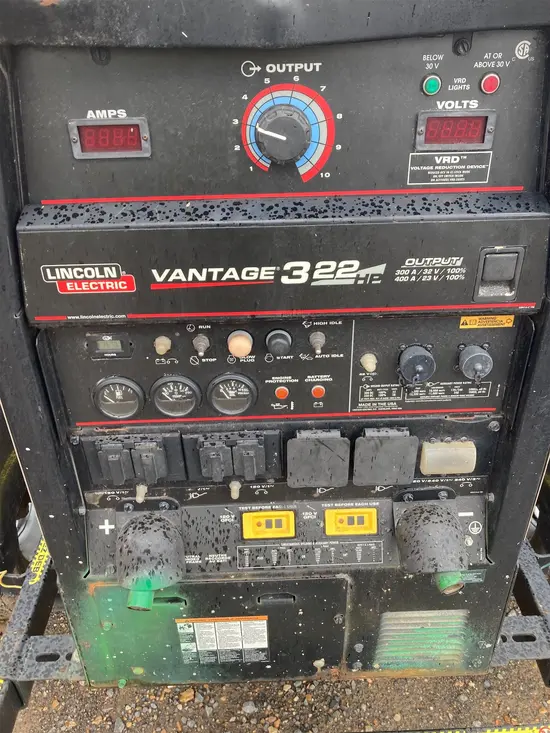 2021 Lincoln Electric VANTAGE 322 Welder