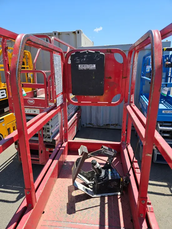 2019 MEC MICRO 19 Scissor Lift