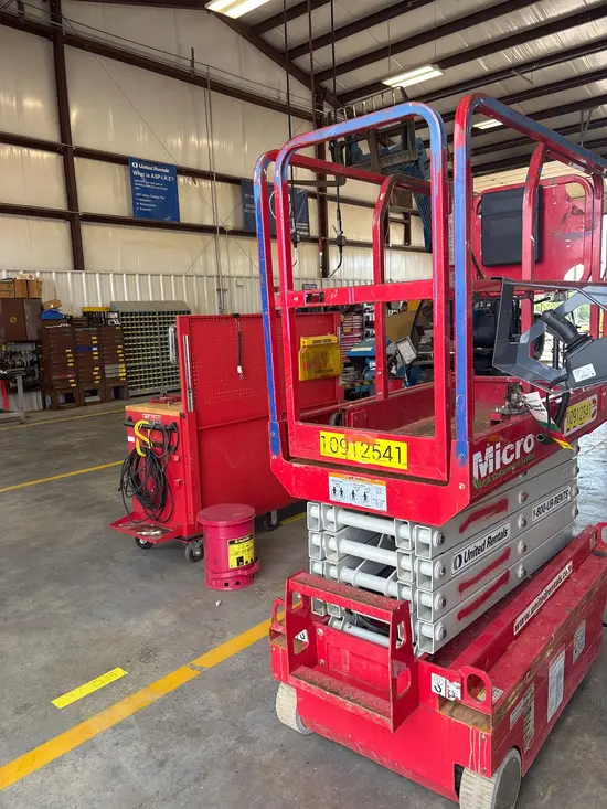 2019 MEC MICRO 19 Scissor Lift