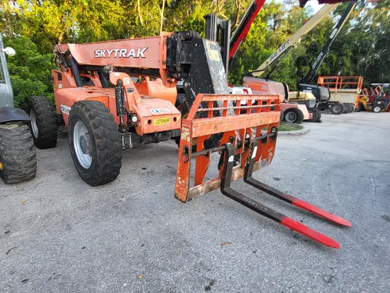 2017 SKYTRAK 6042 Forklift