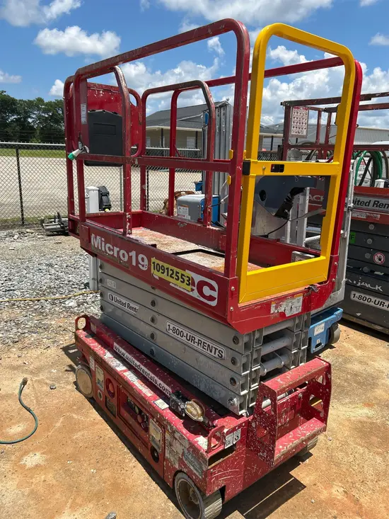 2019 MEC MICRO 19 Scissor Lift