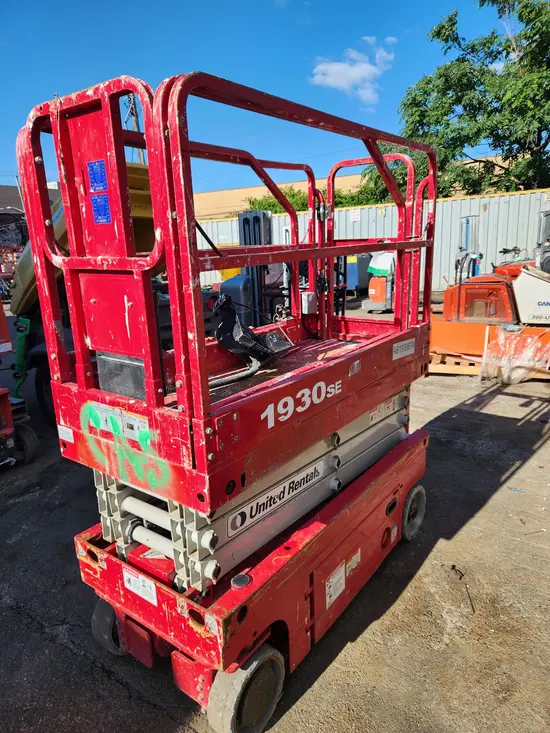 2017 MEC 1930SE Scissor Lift