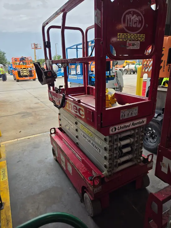 2018 MEC MICRO 19 Scissor Lift