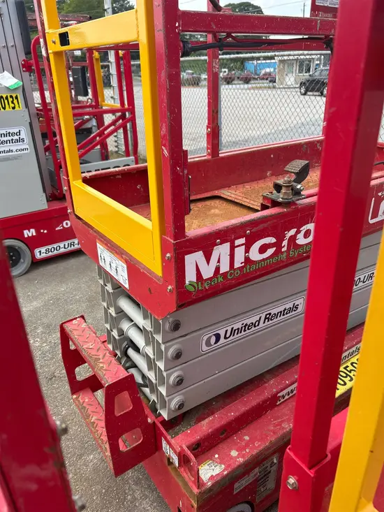 2019 MEC MICRO 19 Scissor Lift