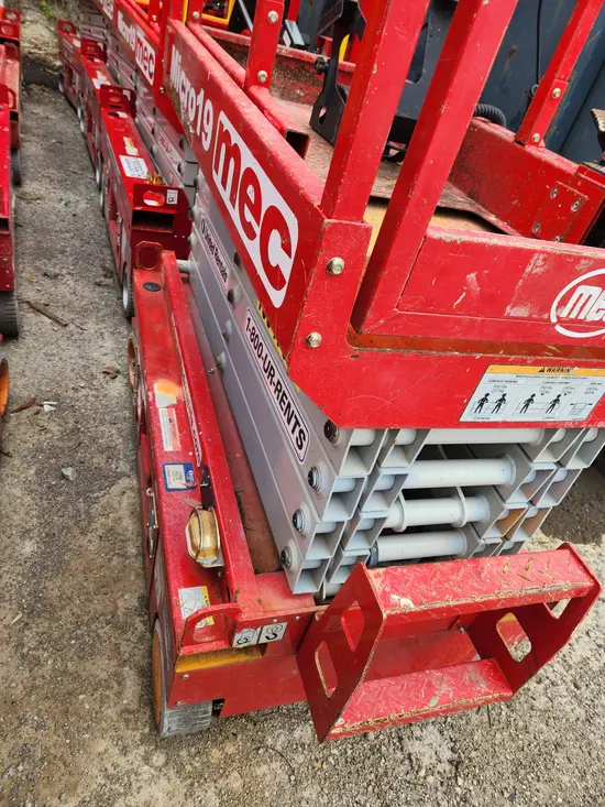 2019 MEC MICRO 19 Scissor Lift