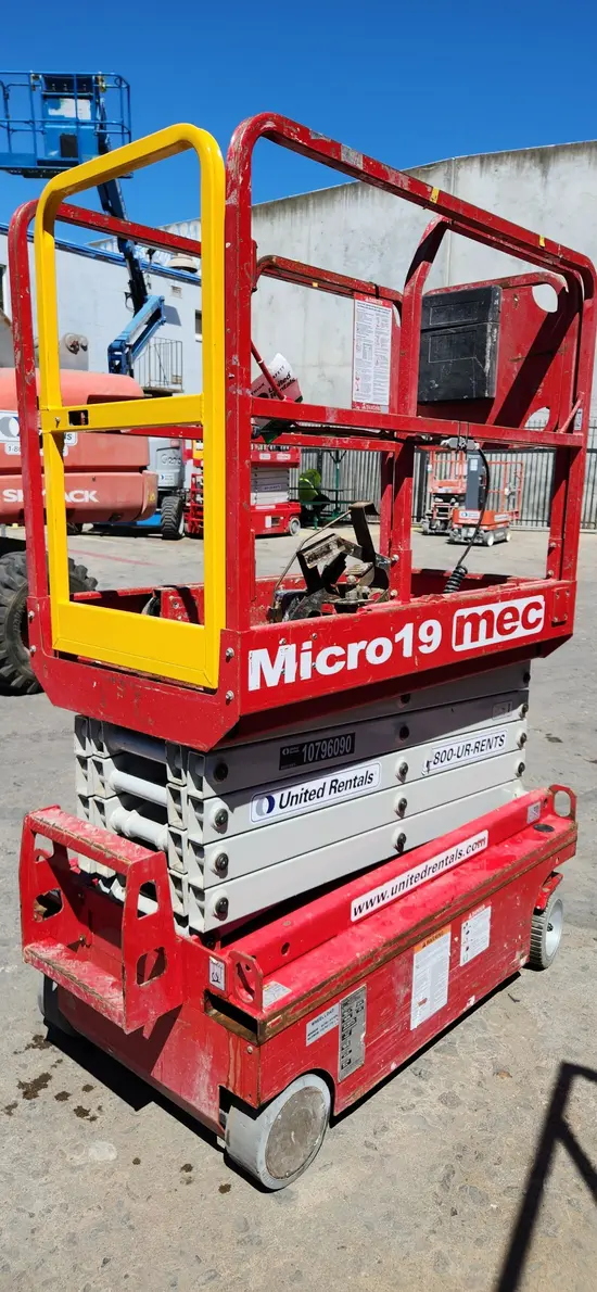 2018 MEC MICRO 19 Scissor Lift