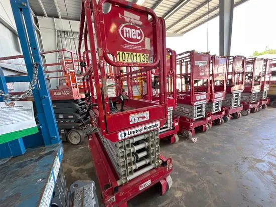 2017 MEC MICRO 19 Scissor Lift