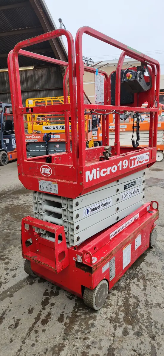 2018 MEC MICRO 19 Scissor Lift