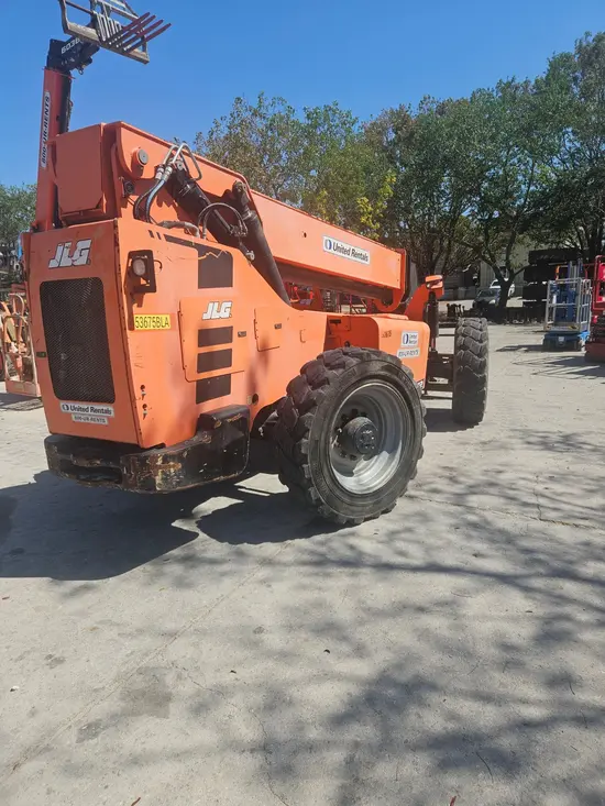 2017 SKYTRAK 8042 Forklift