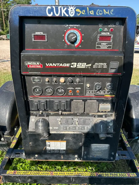 2021 Lincoln Electric VANTAGE 322 Welder