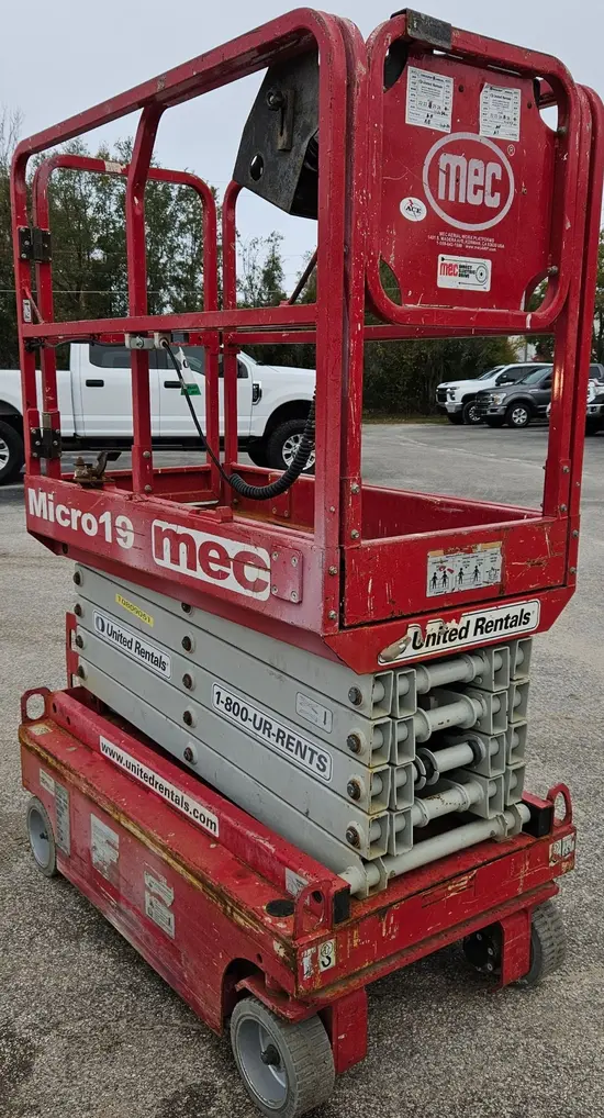 2018 MEC MICRO 19 Scissor Lift