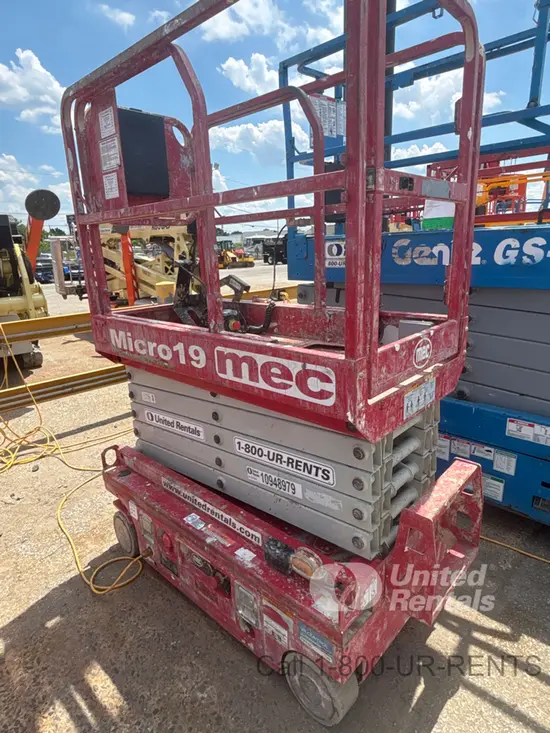 2019 MEC MICRO 19 Scissor Lift