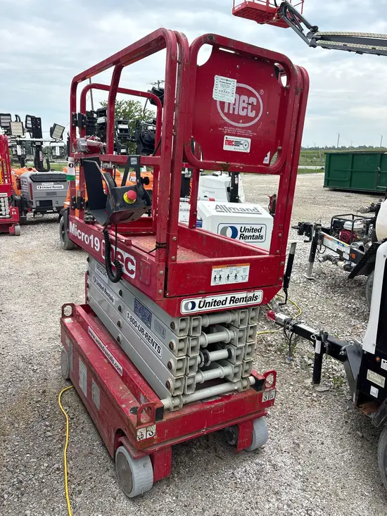 2018 MEC MICRO 19 Scissor Lift