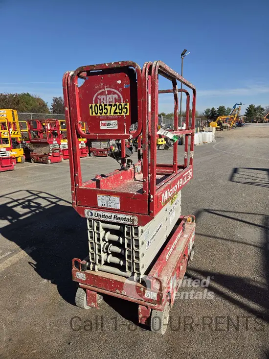 2019 MEC MICRO 19 Scissor Lift