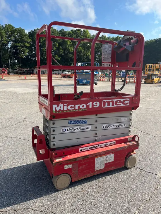 2019 MEC MICRO 19 Scissor Lift