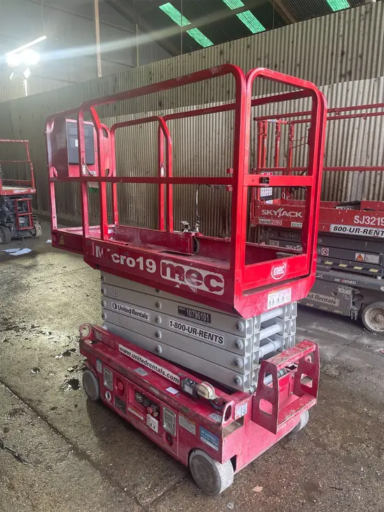 2018 MEC MICRO 19 Scissor Lift