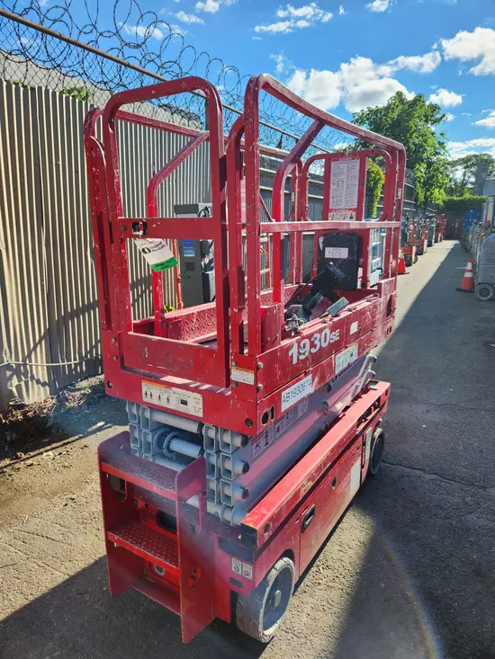 2017 MEC 1930SE Scissor Lift