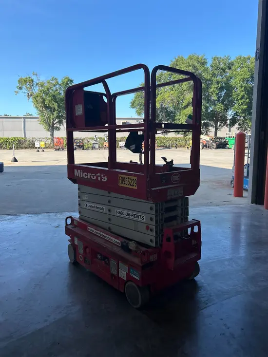 2019 MEC MICRO 19 Scissor Lift